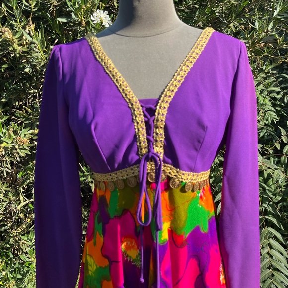 Vintage 1970’s psychedelic handmade barkcloth maxi dress with gold ribbon trim - Picture 4 of 8